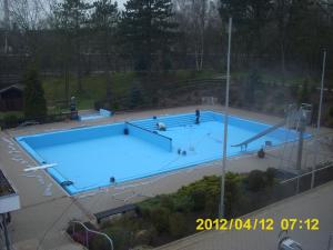 neue folie fuers nichtschwimmerbecken 19 20120421 1481607225