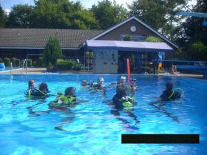 spiel und spassnachmittag fackelschwimmen aug2014 1 20140823 1103596958